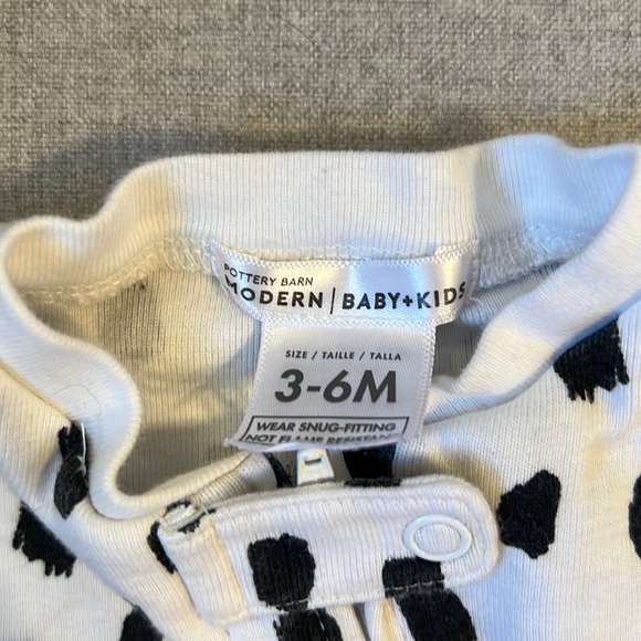 Pottery Barn sleeper size 3-6 months - Picture 2 of 3